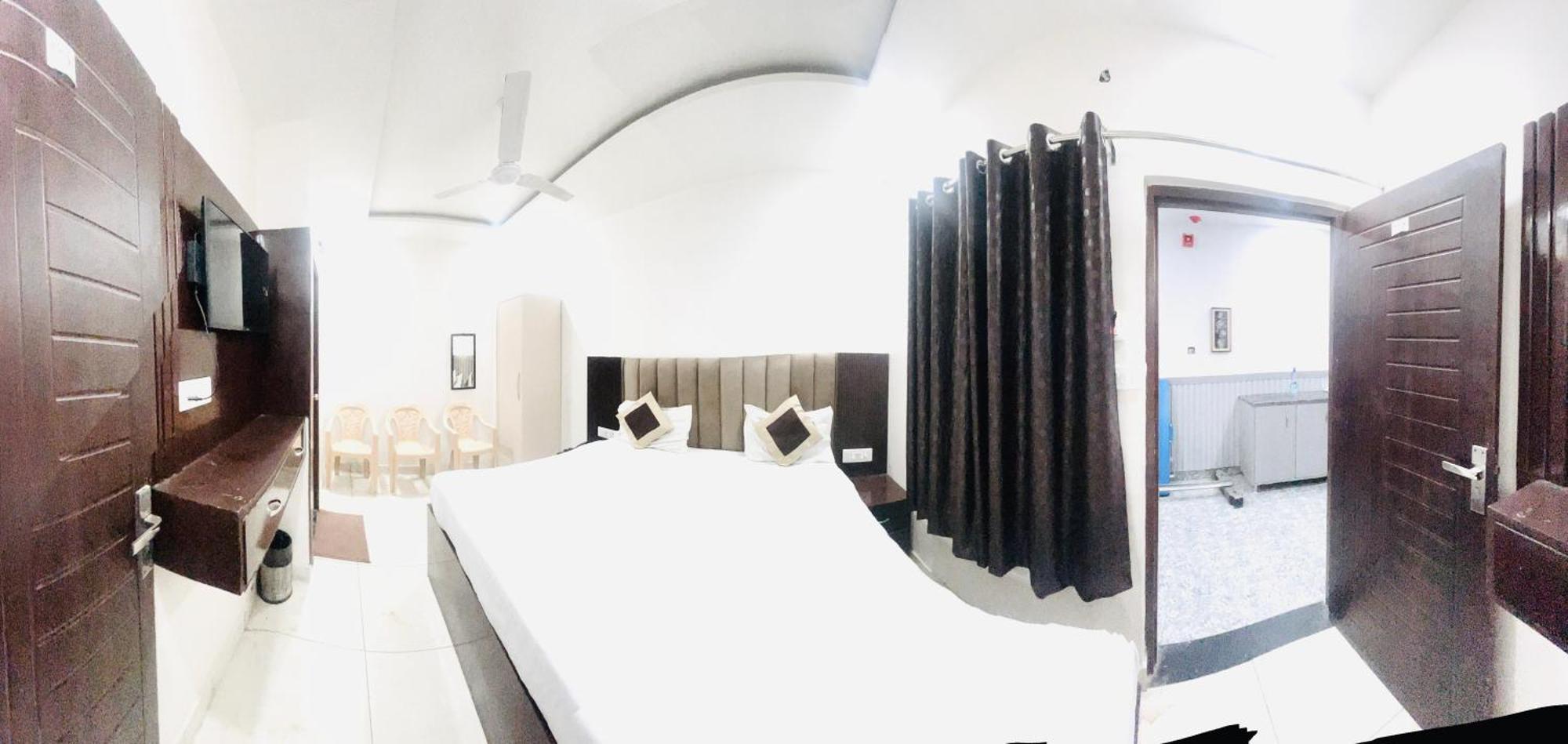 Hotel Green Apple Bareli Zewnętrze zdjęcie