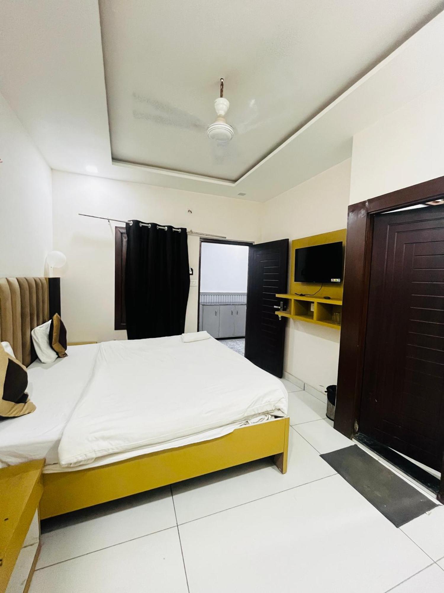 Hotel Green Apple Bareli Zewnętrze zdjęcie