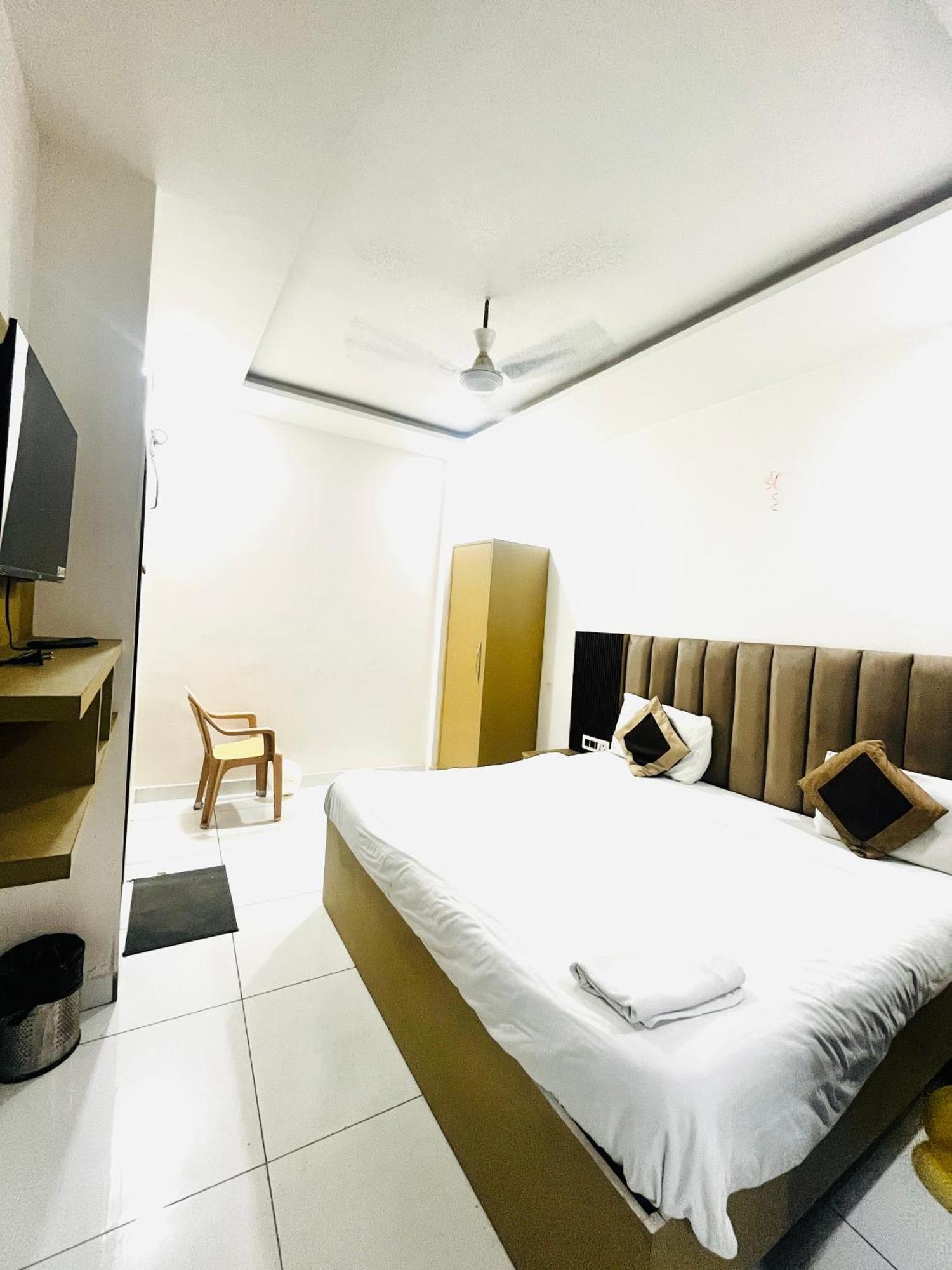 Hotel Green Apple Bareli Zewnętrze zdjęcie